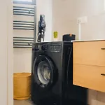 36 2 L Air Marin Penthouse Clim Free Park Ecran Geant Netflix Acces Direct Autoroute Et Narbonne
