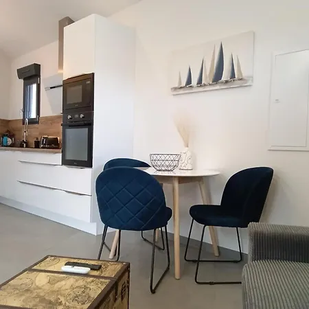 36 2 L'air Marin Penthouse Climatise Netflix Stationnement Gratuit Acces Direct Autoroutes Et Plages