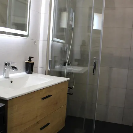 度假居 36 2 L'air Marin Penthouse Climatise Netflix Stationnement Gratuit Acces Direct Autoroutes Et Plages 纳博讷