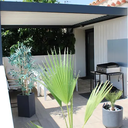 36 2 L'air Marin Penthouse Climatise Netflix Stationnement Gratuit Acces Direct Autoroutes Et Plages