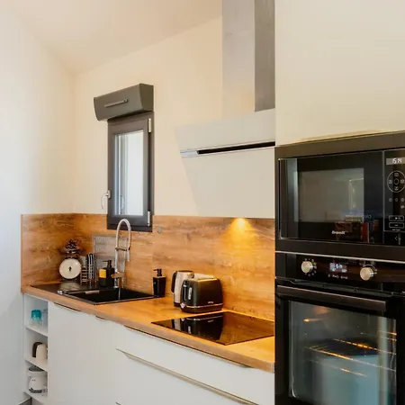 36 2 L'air Marin Penthouse Climatise Netflix Stationnement Gratuit Acces Direct Autoroutes Et Plages Casa vacanze Narbona