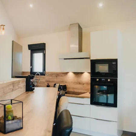 36 2 L'air Marin Penthouse Climatise Netflix Stationnement Gratuit Acces Direct Autoroutes Et Plages Casa vacanze Narbona