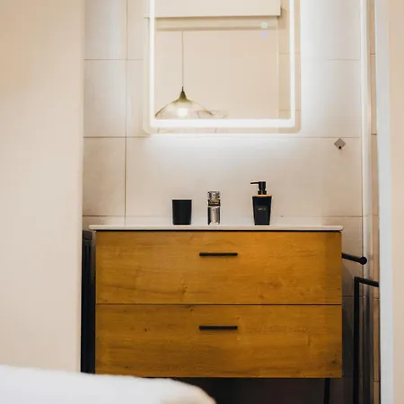 36 2 L'air Marin Penthouse Climatise Netflix Stationnement Gratuit Acces Direct Autoroutes Et Plages 度假居 *